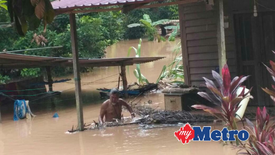 Air sungai masuk rumah  Harian Metro