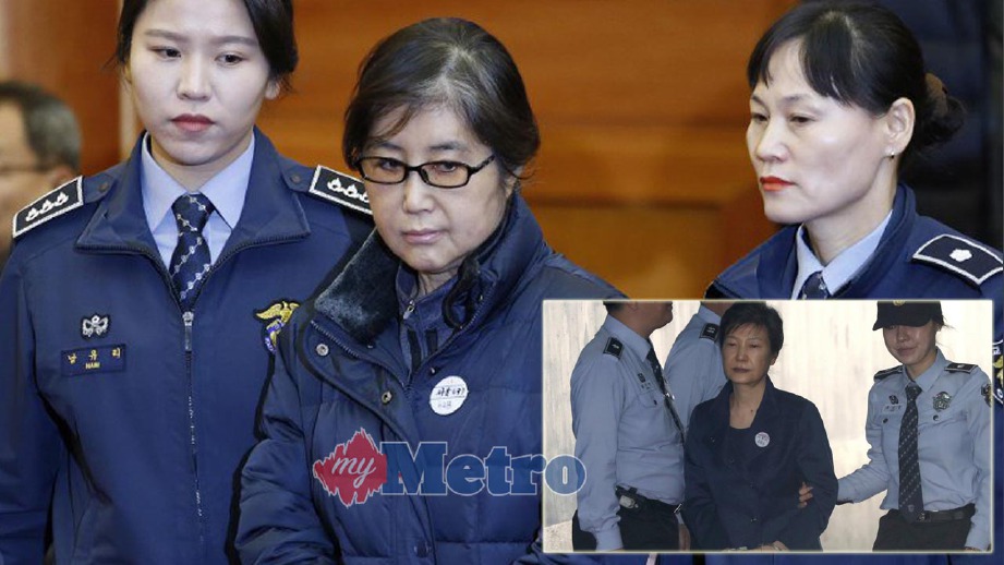 CHOI (bercermin mata) diiringi polis ketika didakwa di sebuah mahkamah. FOTO kecil, Park turut ditangkap dan didakwa. - Agensi