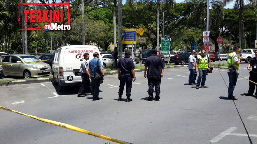 Polis melakukan siasatan di tempat kejadian. FOTO Mohd Rizal Abdullah