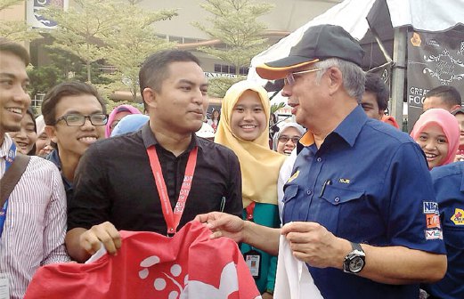 PELAJAR MSU bangga dan gembira bertemu Perdana Menteri Datuk Seri Najib Tun Razak ketika program GREAT, baru-baru ini.