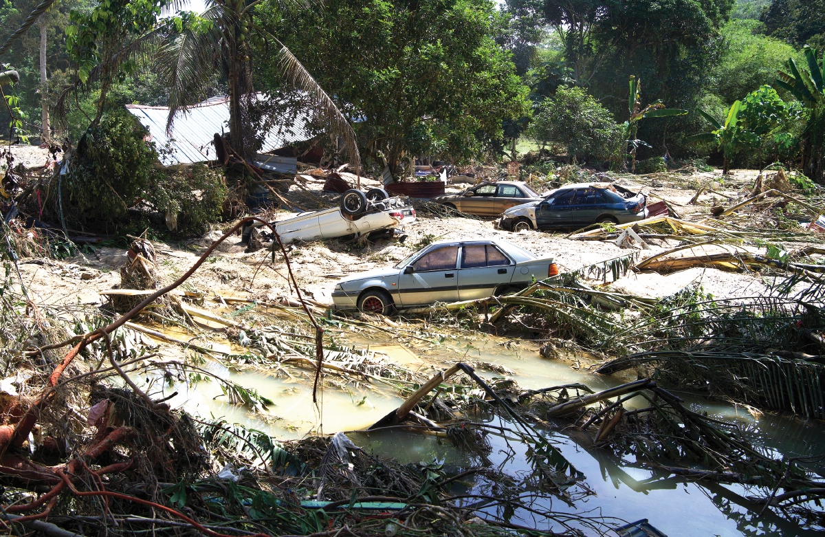 SELAIN kemusnahan harta benda dan kehilangan nyawa, bencana banjir juga boleh menyebabkan penyakit berjangkit.