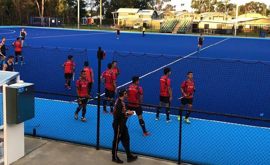 PASUKAN hoki negara beraksi menentang New South Wales Institute of Sports (NSWIS) pada aksi pemanas badan kedua di Gold Coast. - Foto E-mel