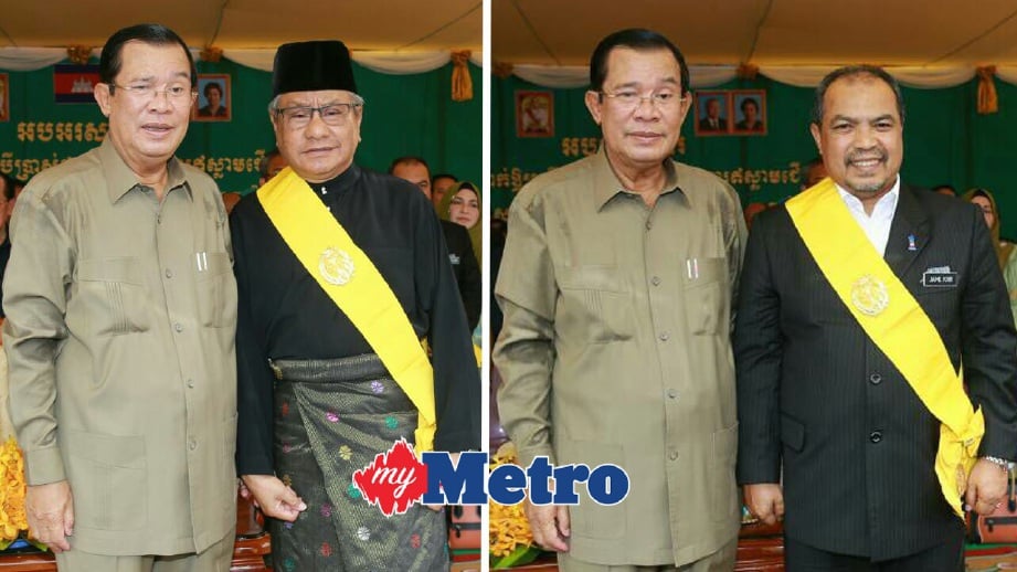 HASAN (dua kiri) dan Jamil Khir menerima pingat daripada kerajaan Kemboja. FOTO  ihsan Muhammad Razlan