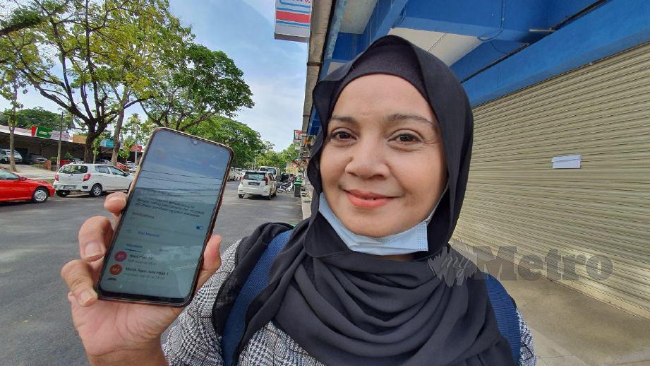 NISSYA menunjukkan 'Bazar Ramadan Online Langkawi' yang menghimpunkan peniaga di Telegram bagi memudahkan mereka menjual juadah berbuka dalam talian menjelang Ramadan. FOTO Hamzah Osman