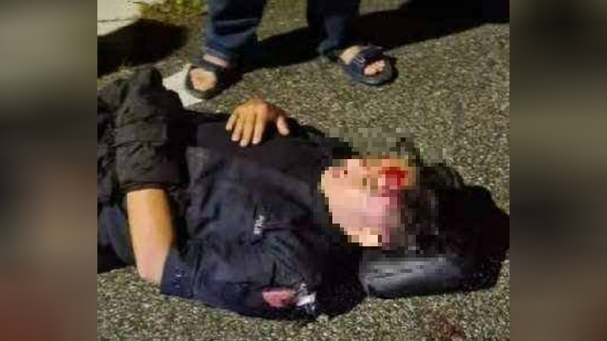 ANGGOTA polis yang cedera dilanggar kereta dipandu pesara yang dipercayai bekas Adun. FOTO Ihsan Pembaca.