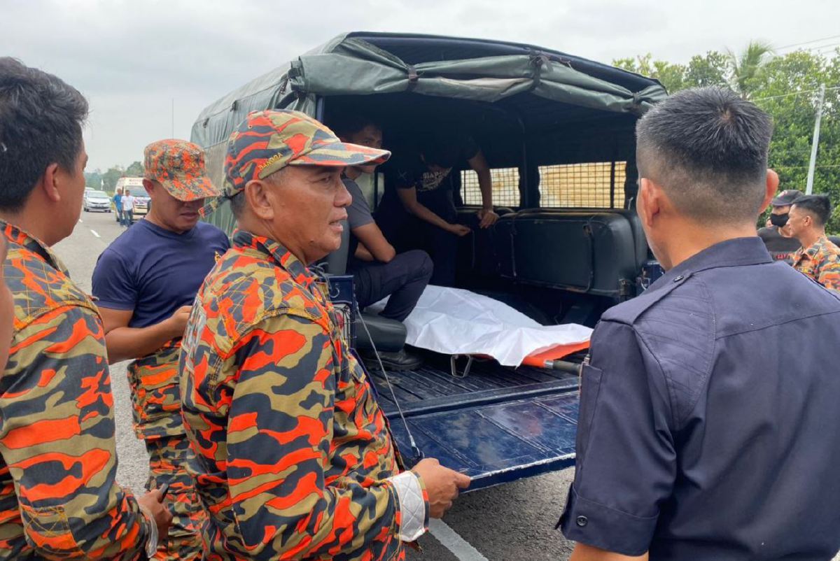 LELAKI yang hilang ketika mencari kayu untuk dijadikan tiang bendera di Tanjung Manis, Mukah semalam ditemui meninggal dunia. FOTO Ihsan JBPM.