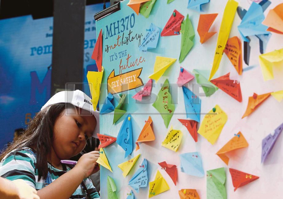 SUASANA pada Hari Memperingati MH370 yang diadakan di The Square, Publika. 