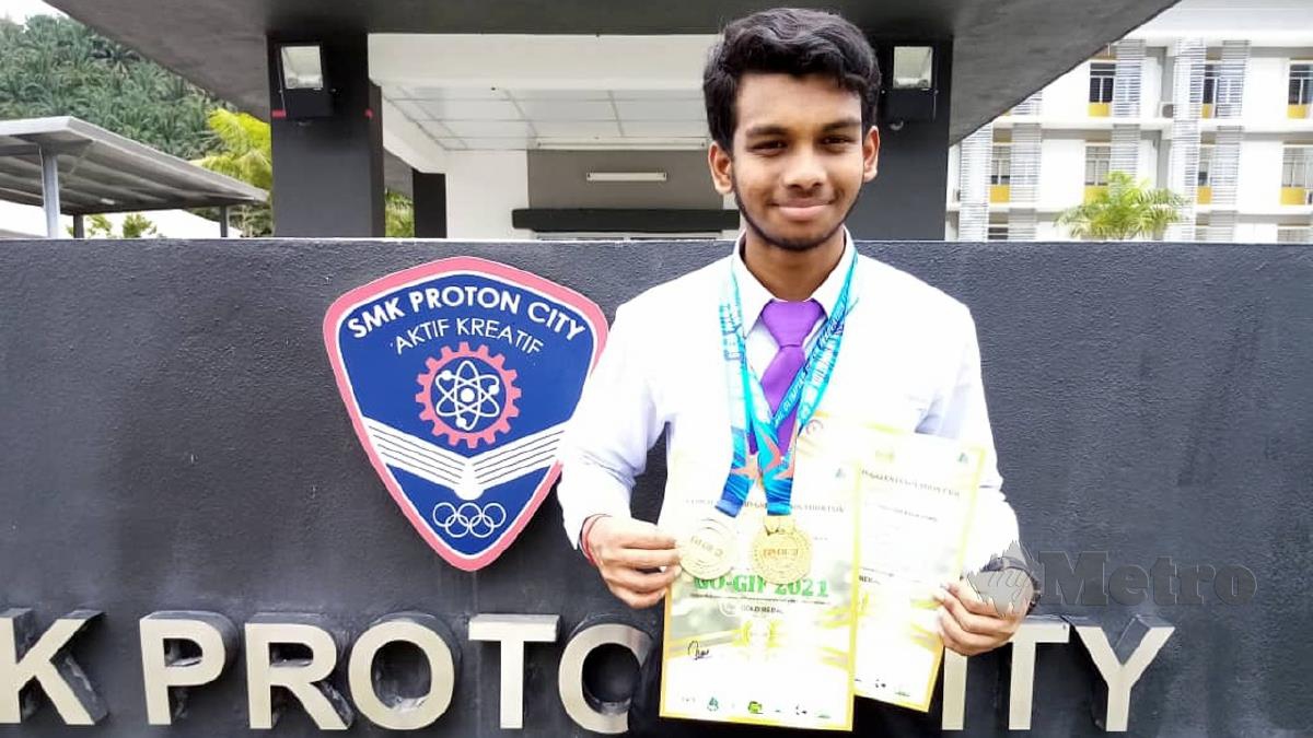 S Karthikgesan, 15, menunjukkan pingat emas dan sijil yang dimenangi dalam pertandingan reka cipta dan inovasi. FOTO ihsan pembaca
