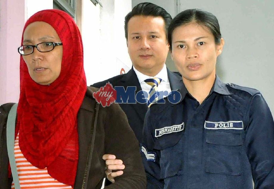 Tertuduh, Siti Norlaily Narawi, 45, di Mahkamah Sesyen Kota Kinabalu. Foto Mohd Adam Arinin