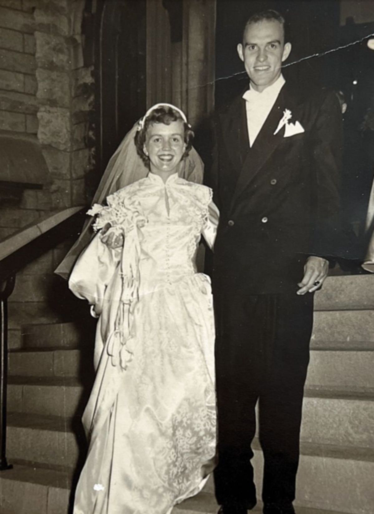 PEMILIK gaun, Adele Larson yang menjadi pengantin pertama memakai gaun itu pada majlis perkahwinannya, 16  September 1950. FOTO Agensi 