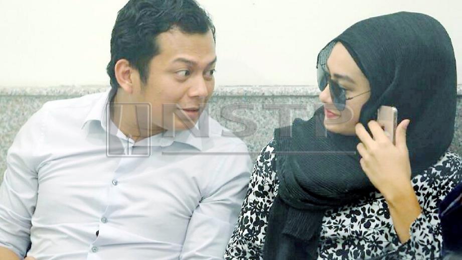 YOUNG Syefura (kanan) sah bercerai dengan suaminya Muhammad Masyhur di Mahkamah Rendah Syariah Kuala Lumpur. FOTO Salhani Ibrahim