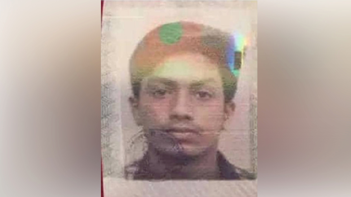 SUSPEK dikenali sebagai Al Amin, 26, dikehendaki bagi membantu siasatan mengikut Seksyen 302 Kanun Keseksaan membabitkan kes bunuh rakan senegaranya. FOTO ihsan Polis