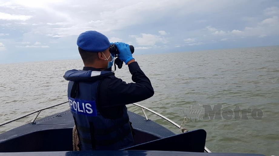 ANGGOTA PPM membuat tinjaun dalam operasi SAR di sekitar kawasan perairan Tawau. FOTO Abdul Rahemang Taiming