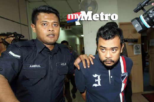Mohd Ridzuan yang dijatuhi hukuman penjara 27 tahun dan 78 sebatan diiringi anggota polis. FOTO Zulkarnain Ahmad Tajuddin