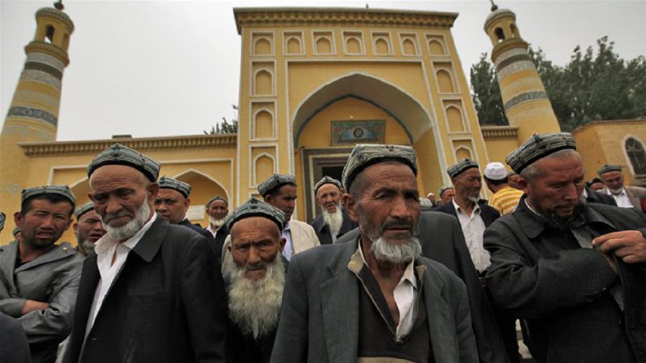 MINORITI Islam Uighur dipantau penguat kuasa China. FOTO/AGENSI 