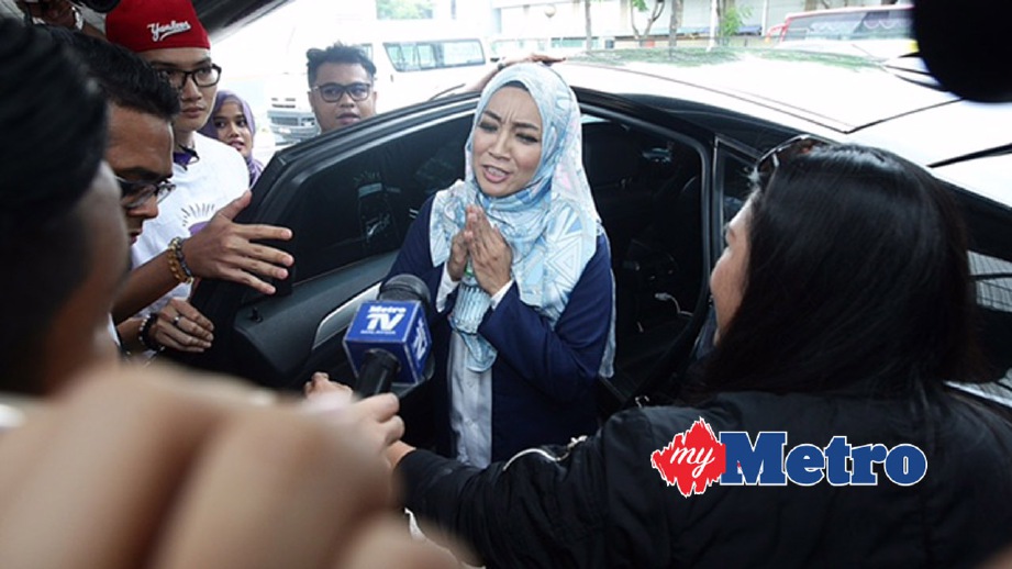 KUALA LUMPUR 08 SEPTEMBER 2016. Bekas penyampai radio Hot FM, Farah Fauzana atau nama sebenarnya, Farah Fauzana Mohd Fadzil ketika ditemui media mengenai pembatalan perkahwinannya pada 17 September 2016. NSTP/ AZIAH AZMEE