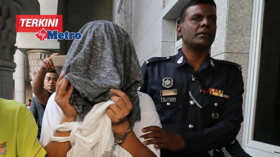 TERTUDUH dibawa ke Mahkamah Jenayah Seksual Kanak-kanak Putrajaya. FOTO Ahmad Irham Mohd Noor