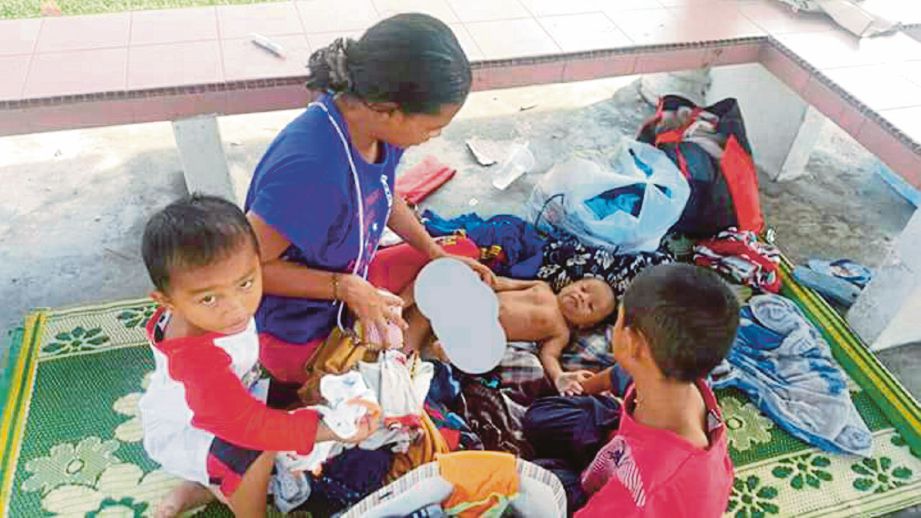 Berjalan 2km kendong bayi  Harian Metro