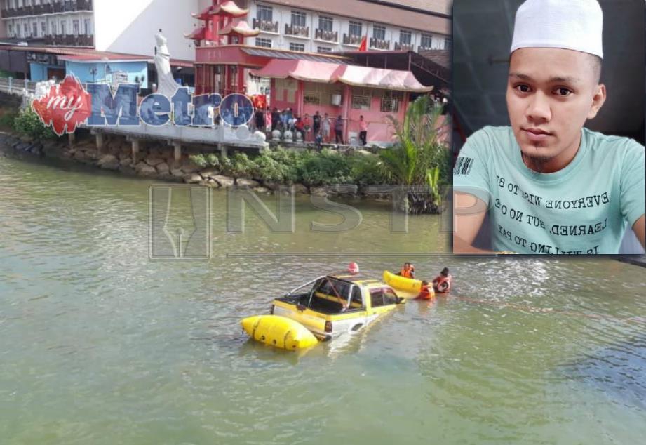 Anggota Jabatan Bomba dan Penyelamat menarik sebuah kenderaan pacuan empat roda yang terjunam ke dalam sungai di Pulau Warisan ke Jeti Polis Marin. FOTO Ghazali Kori dan Zaid Salim.