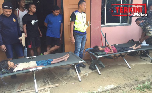 DUA murid perempuan SK Tohoi ditemui dalam keadaan lemah. FOTO Maiamalina Mohamed Amin