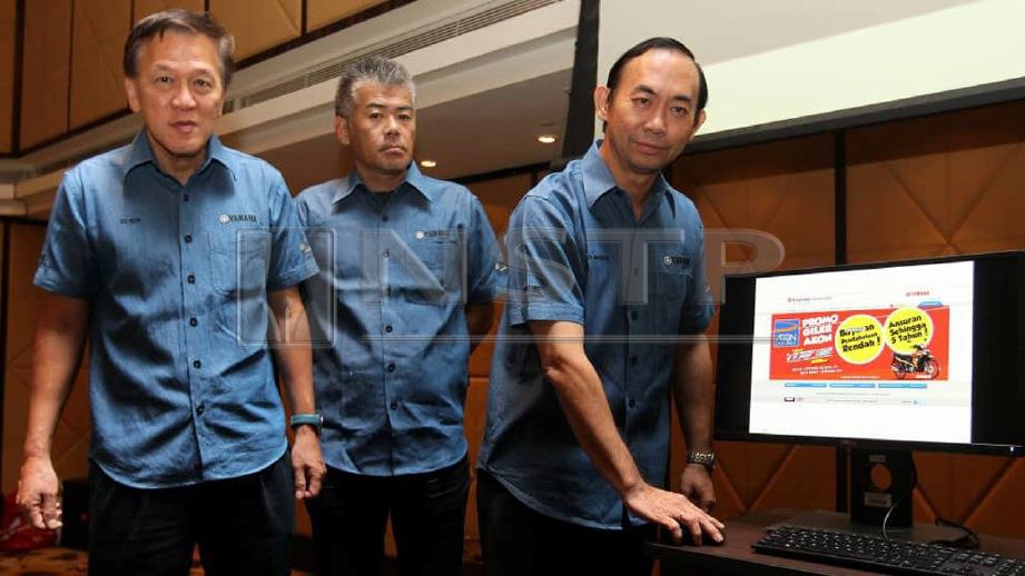 JIM (kanan) bersama Pengurus Besar Jualan HLYM, Koh Eng Chan (kiri) dan Pengarah Urusan HLYM, Yamaura (tengah) ketika majlis pelancaran. FOTO Mahzir Mat Isa