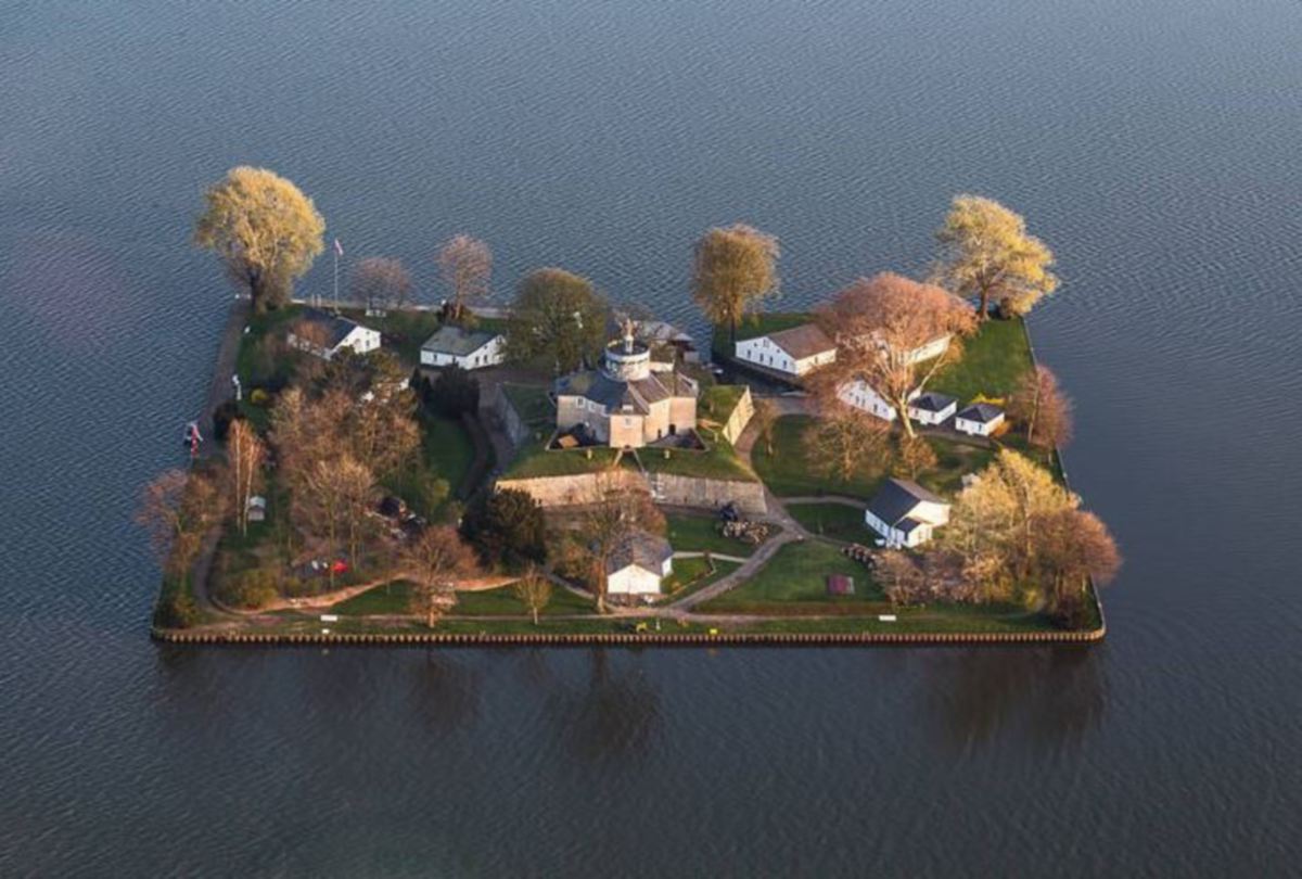PEMANDANGAN dari udara menunjukkan Pulau Wilhelmstein. FOTO Agensi