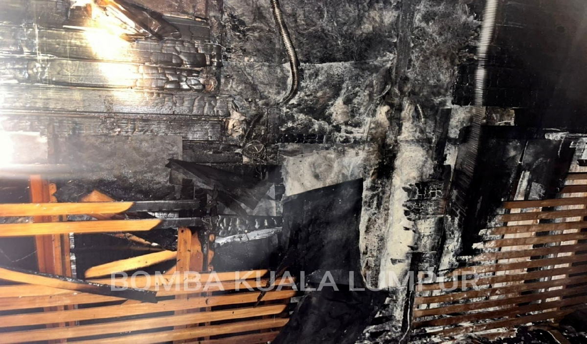 BILIK sauna terbakar 80 peratus. FOTO Ihsan Bomba.