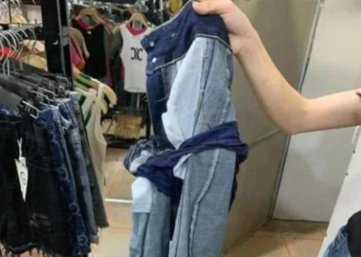 SELUAR dalam yang ditinggalkan pada jeans di kedai pakaian di Vietnam. FOTO Sanook.