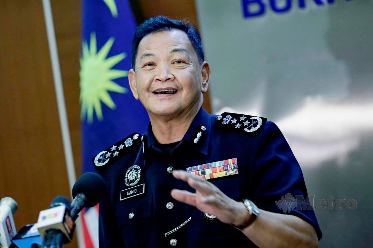 KETUA Polis Negara, Tan Sri Abdul Hamid Bador mengadakan sidang media terakhir sebagai Ketua Polis Negara di Bukit Aman, semalam. FOTO AIZUDDIN SAAD