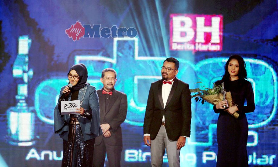 ELLA ketika menerima Anugerah Pencapaian Sepanjang Hayat pada Anugerah Bintang Popular BH 3.0 (ABPBH 3.0) di Pusat Konvensyen Antarabangsa Putrajaya (PICC). Foto NSTP/MOHD KHAIRUL HELMY MOHD DIN