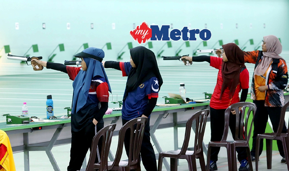 AKSI sebahagian peserta acara menembak di Kompleks Menembak Darul Ridzuan, Ipoh. FOTO/MUHAIZAN YAHYA