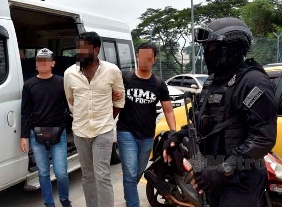 Antara tujuh individu yang ditahan Bahagian Anti Pengganas (E8) Cawangan Khas Bukit Aman selepas dipercayai terbabit dengan pengganas LTTE sebelum ini. Foto Ihsan PDRM 