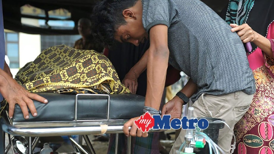 LELAKI bersedih kerana kematian ahli keluarganya akibat gempa bumi 7 Disember lalu. FOTO AFP