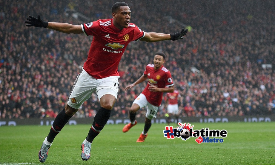 ANTHONY Martial meraikan gol pembukaannya ketika saingan antara Manchester United dan Tottenham Hotspur. FOTO AFP