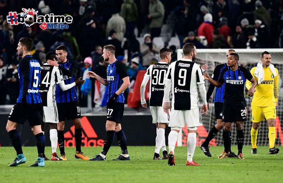 PEMAIN Inter dan Juventus bersalam selepas tamat perlawanan yang berakhir seri tanpa jaringan. -Foto AFP
