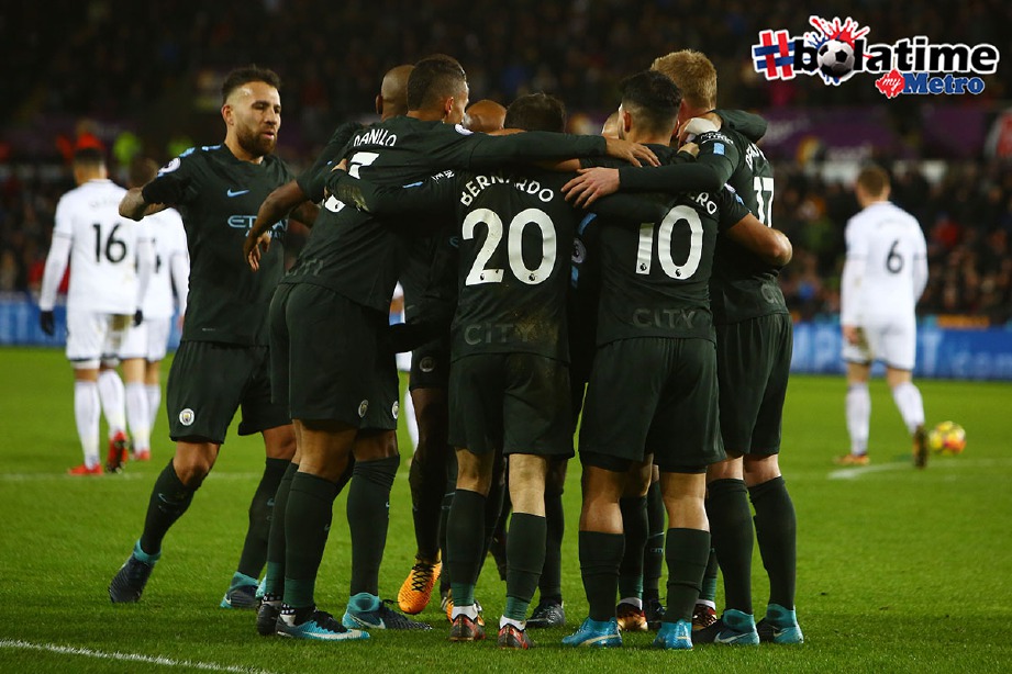 PEMAIN City meraikan kemenangan mereka ke atas Swansea. -Foto AFP
