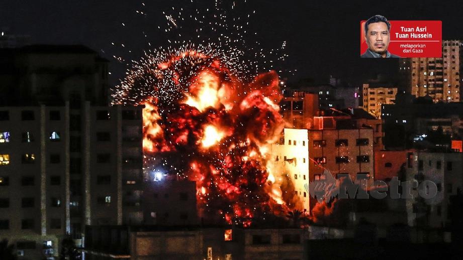 LETUPAN bangunan ketika serangan tentera Israel di Gaza. FOTO AFP