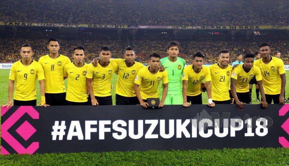 BARISAN kesebelasan utama Malaysia ketika perlawanan akhir pertama Piala AFF Suzuki 2018 diantara Malaysia menentang Vietnam di Stadium Nasional Bukit Jalil dua tahun lalu. FOTO Mohamad Shahril Badri Saali
