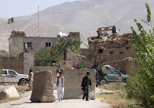 Bangunan penjara di Ghazni, Afghanistan, yang diserang Taliban dan membebaskan 355 banduan, hari ini. - Gambar Reuters