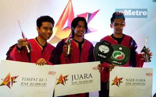 TIGA pemenang AF2014 Firman (tengah) Aman (kanan) dan Ewal (kiri)