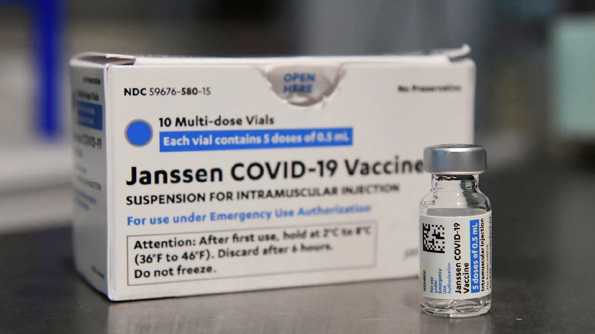 VAKSIN Covid-19 Johnson & Johnson kelihatan di klinik vaksinasi di Los Angeles, Amerika Syarikat, Mei lalu. FOTO AFP