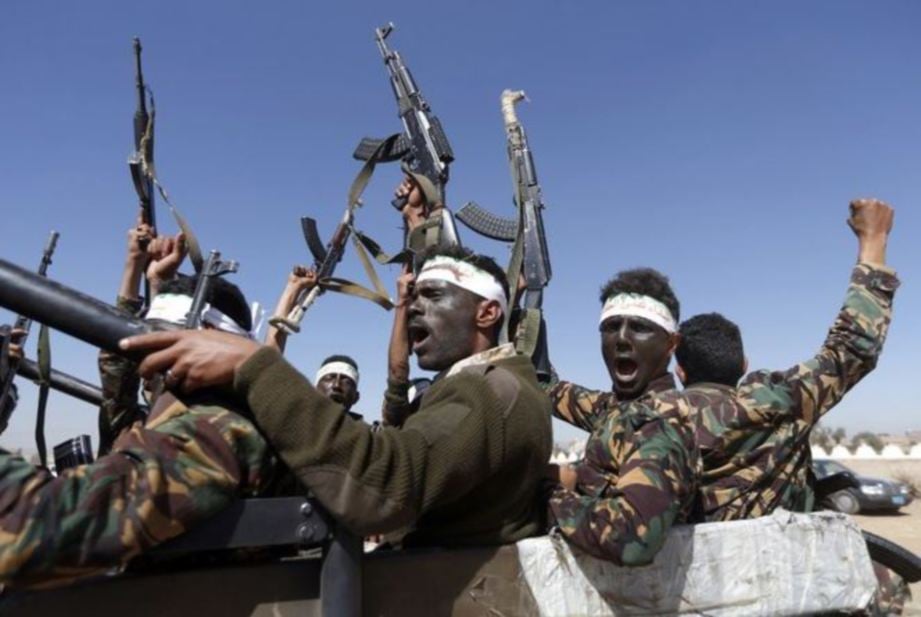 FOTO fail menunjukkan militan Houthi di Yaman. FOTO AFP 