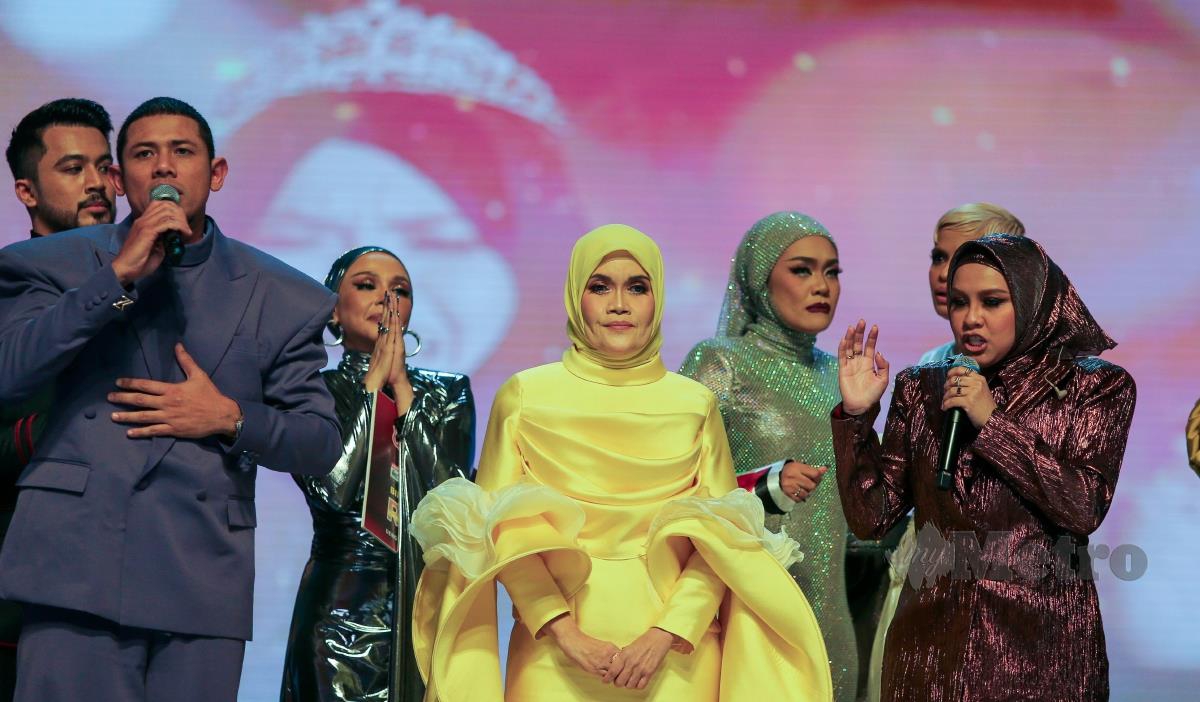 Penyanyi Datuk Aisyah tersingkir di minggu ke 4 pada Konsert All Stars Gegar Vaganza minggu 4 di Auditorium MBSA, Shah Alam. FOTO ASWADI ALIAS