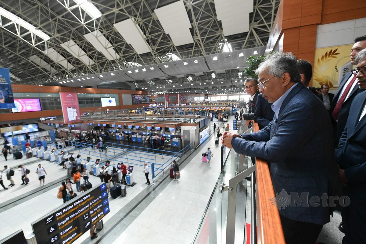 AL-SULTAN Abdullah berkenan melawat Lapangan Terbang Sabiha Gokcen Istanbul yang diuruskan MAHB.  FOTO Bernama 