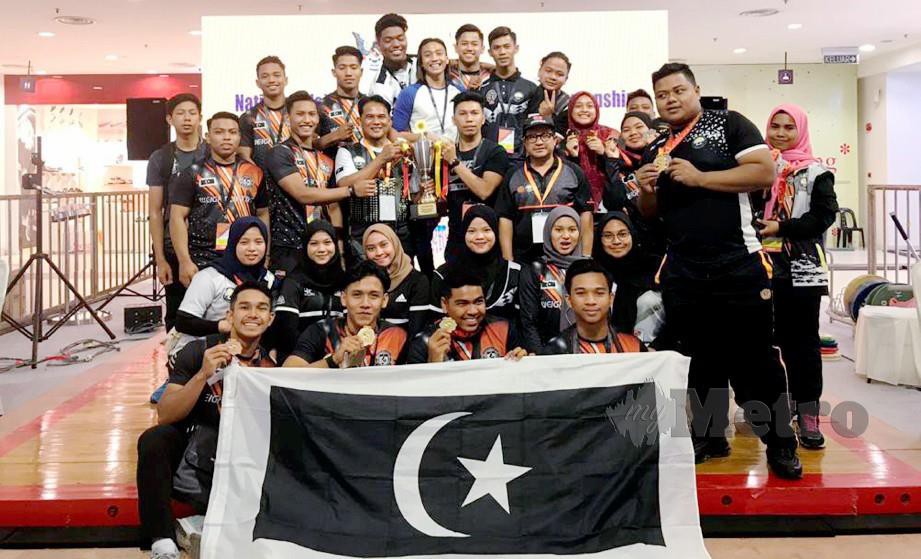 Kontinjen angkat berat Terengganu muncul juara keseluruhan Kejohanan Angkat Berat Junior dan Senior Kebangsaan Sirkit 1 di Sarawak. Ihsan PABT