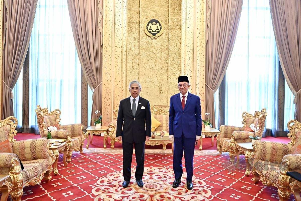 Yang di-Pertuan Agong, Al-Sultan Abdullah Ri’ayatuddin Al-Mustafa Billah Shah menerima menghadap Presiden PKR, Datuk Seri Anwar Ibrahim di Istana Negara. FOTO IHSAN ISTANA NEGARA