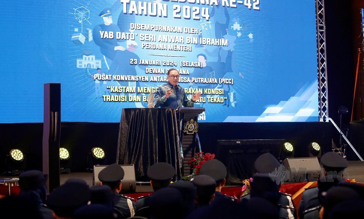 ANWAR ketika berucap di majlis Sambutan Hari Kastam Sedunia ke-42 2024 di Putrajaya. FOTO Mohd Fadli Hamzah
