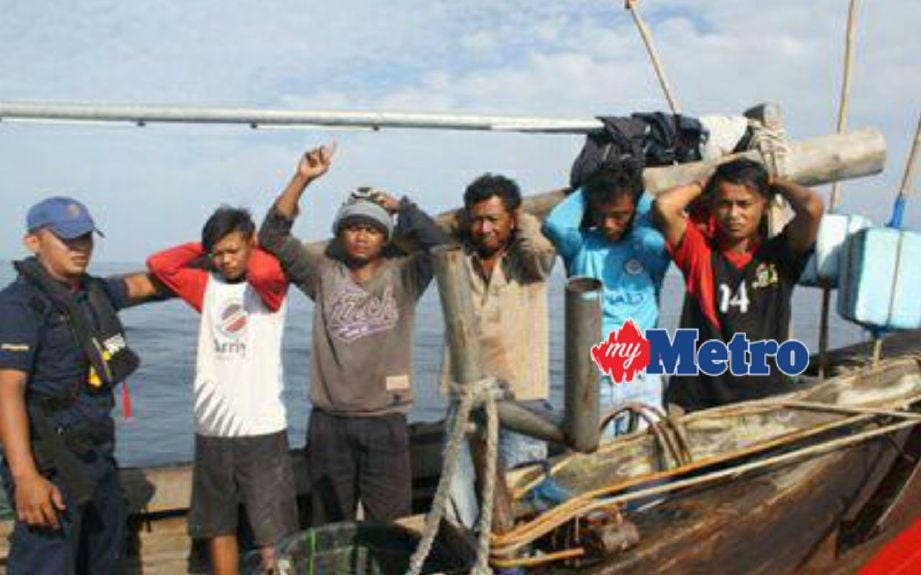 Lima awak-awak Indonesia ditahan di 24 batu nautika dari Pulau Langkawi. FOTO ihsan APMM 