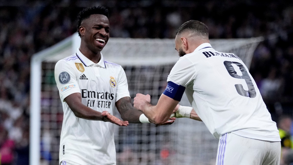 VINICIUS Junior dan Benzema gembira selepas Real berjaya singkirkan Liverpool untuk mara ke suku akhir Liga Juara-Juara. FOTO AP 