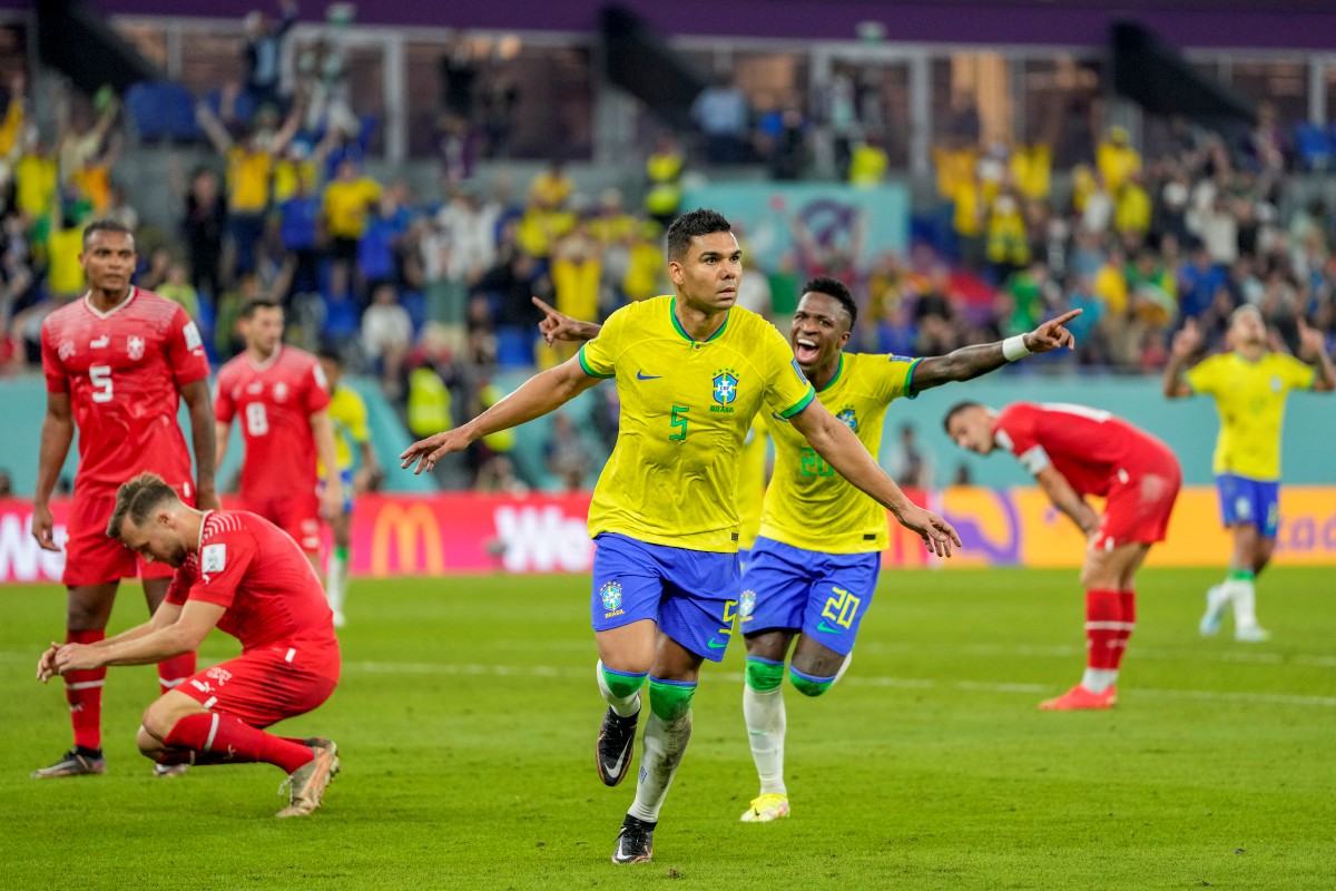 Pemain Brazil, Casemiro meraikan jaringan berdepan Switzerland pada saingan Piala Dunia. FOTO AP